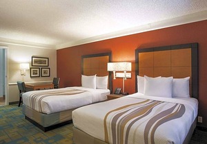 2-Star Hotel ∙ La Quinta Inn by Wyndham San Diego Chula Vista