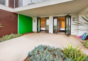 2-Story Oceanfront End Condo w/Spacious Deck, Unobstructed Views & A/C
