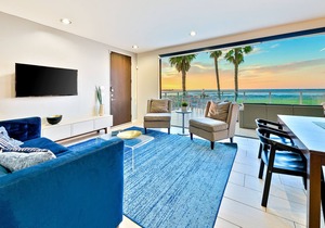 2-Story Oceanfront End Condo w/Spacious Deck, Unobstructed Views & A/C