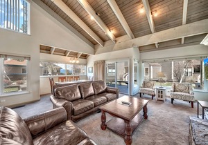 241 m² House ∙ 5 bedrooms ∙ 12 guests