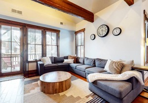 251 m² House ∙ 2 bedrooms ∙ 8 guests