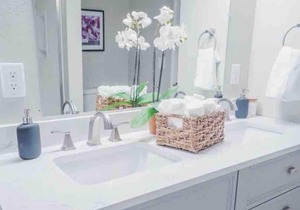 3 Bedroom Retreat with Hot Tub near Downtown Lodi