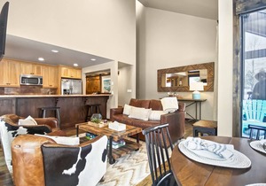 3 Kings condo near PCMR base pool hot tub retreat