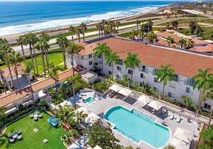 3-Star Hotel ∙ Hilton Garden Inn Carlsbad Beach