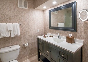 3-Star Hotel ∙ The Creekside Inn