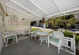 334S: Quaint Catalina Cottage, Large Porch, BBQ, WIFI, Min Away from Beach - 334