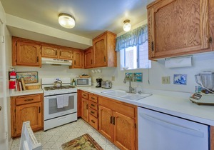 347CA Budget-friendly Avalon House - Location, location!