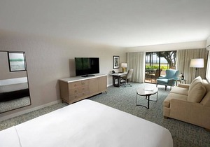 4-Star Hotel ∙ Hilton Santa Barbara Beachfront Resort