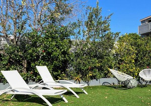 4-Unit Complex W/ Swimming Pool (MKW-ING)