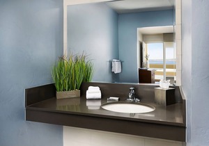 4 x Deluxe Ocean Front Two Queen Room at Monterey Tides
