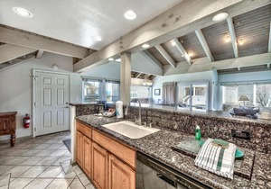 5 Bedroom Lakeview Townhouse - Sleeps up to 12 guests! townhouse