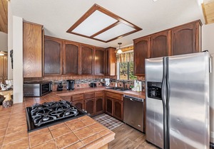 A Million Dollar View by Destination Big Bear : Upscale with Private Hot Tub! Deck with View! Game Room! Close to Skiing!
