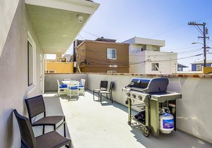 Affordable condo near the beach w/gas grill, deck, ocean views