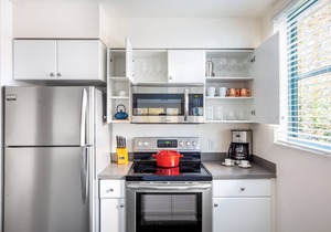 Airy South Beach 1BR w/Pool, Gym, Shops + Dining Onsite, by Blueground