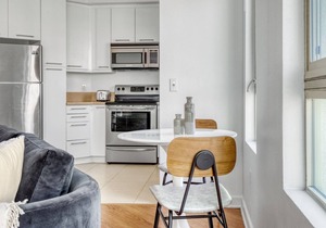 Amazing Downtown 1BR w/ Gym & W/D, next to Broad Museum, by Blueground (LAX 537)