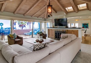 Amazing location with endless views and stunning sunsets.4/bed, 3/bath home