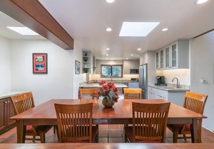 Basque Lodge- Ski Shuttle to Lifts- Pet Friendly- Gym and Pool Access