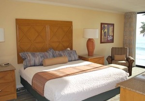 Beachfront 2 bedroom luxury condo with a stunning ocean view