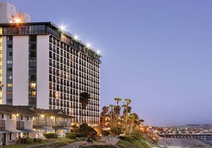 Beachfront 2 bedroom luxury condo with a stunning ocean view