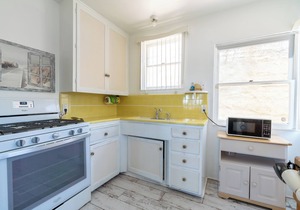 BEACHFRONT COTTAGE ON THE WATER TWO BEDROOM ONE BATH UPPER UNIT