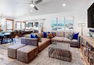 Beautiful Mountain Home w/WiFi, EVC, Private W/D - Walk to Heavenly & Lake