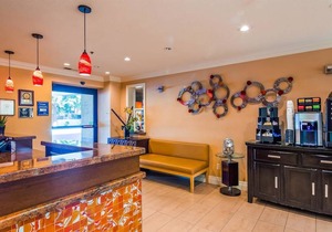Best Western Plus Airport Plaza