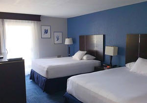 Boutique Hotel 2 Queen Room Minutes From The Beach!