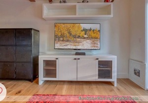 Brand New Rustic Modern 5 Bedroom Home: 5 minutes from Village and Mountain