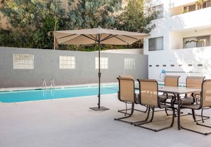 Bright Brentwood 2BR w/Outdoor Pool, walk to shops, by Blueground