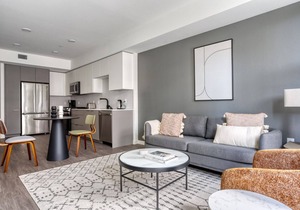 Bright Emeryville 1BR w/Pool, Gym & W/D, walk to Safeway, by Blueground