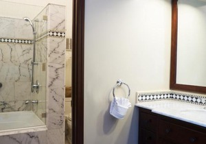 Carriage House Inn