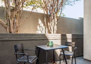 Central Brentwood 1BR w/Pool, near UCLA, San Vicente, by Blueground