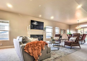 Central San Diego Home: Fireplaces & Fire Pit