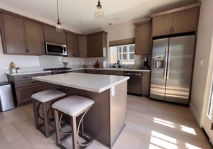 CENTRAL SAN DIEGO *Rooftop Deck* Spacious 3 BR home
