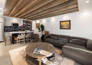 Centrally located, newly remodeled coastal elegance property with large outdoor living space