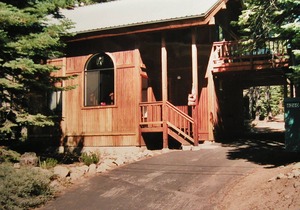 Chalet Style Cabin, 1/2 mile to Chambers Landing Beach