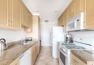 Charming Beverly Hills 1BR and Pool, near Rodeo Drive, by Blueground