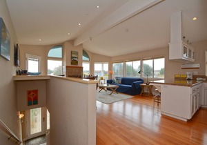 Charming Rental on Marine Terrace! Fabulous Location, Pet-Friendly Too!