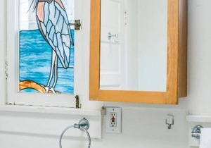 Charming Two Bedroom Bungalow In Silverlake