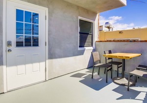 Chic condo near all the fun & stores w/deck, gas grill, private washer/dryer