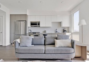 Chic Emeryville Studio w/Pool, Gym & W/D, walk to Safeway, by Blueground