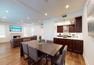 "City Chic, Cozy, Luxurious New Condo Beverly Hills Adjacent"