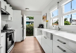 Coastal Charm: Gated Venice Bungalow
