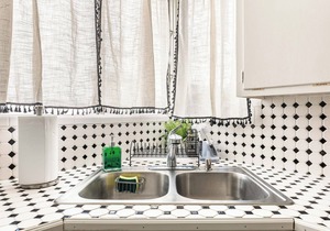 Cozy Boho Home-Block from Sea
