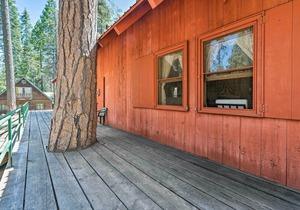 Cozy Choice Wood Cabin- 5 Minutes from Shaver Lake