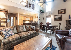 Cozy condo with shared pool and tennis courts near lake, Northstar, and more!