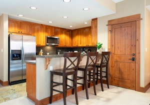 Cozy Ski-in/Ski-out Northstar Village Residence - Big Horn 408