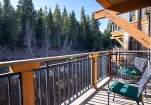 Cozy Ski-in/Ski-out Northstar Village Residence - Big Horn 408