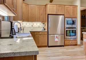 Deluxe West Shore home w/Beautiful Deck - .5 Mile to Beach & 2.5 Miles to Ski