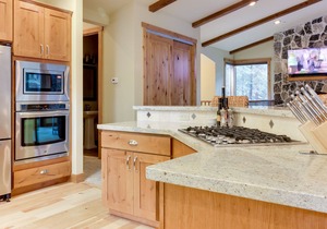 Deluxe West Shore home w/Beautiful Deck - .5 Mile to Beach & 2.5 Miles to Ski